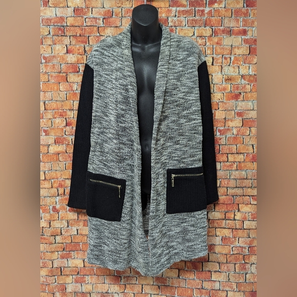 Tommy Hilfiger Gray and Black Color Blocked Long Sleeved Cardigan Size Small - Picture 1 of 10